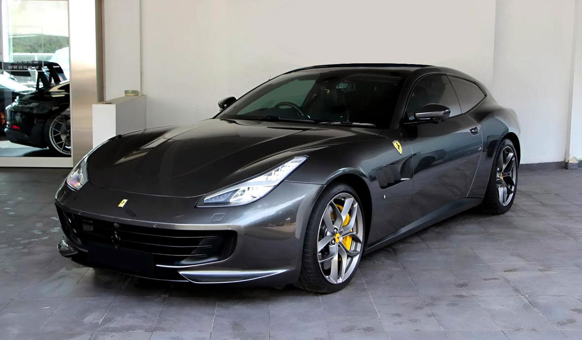 illustration Achat/revente de véhicule - Ferrari GTC4 Lusso V8